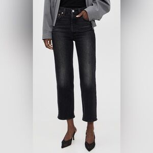 Great condition Levi's
Ribcage Straight Ankle Jeans